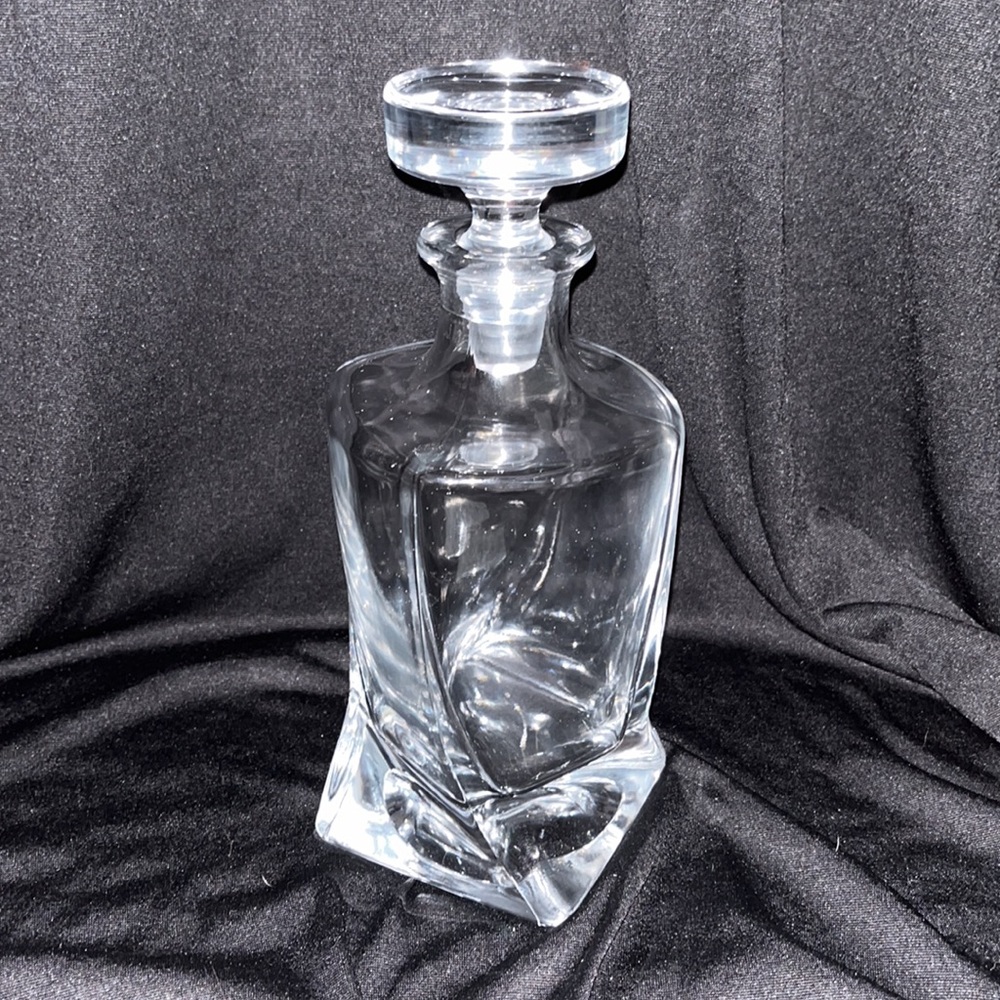 *NEW* Decanter Set - Picture 6 of 8